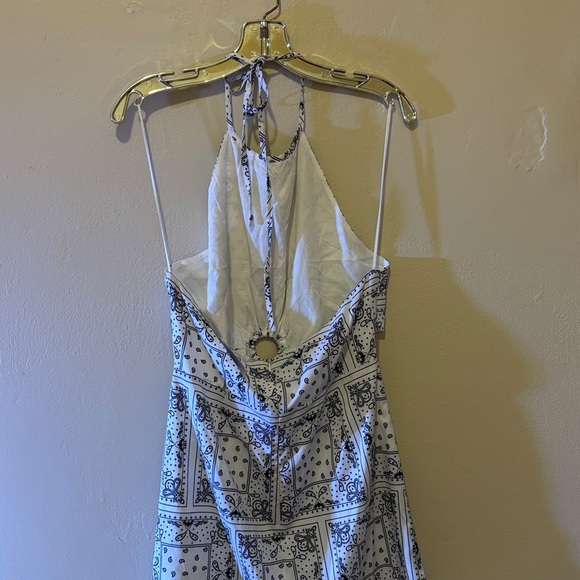 Elodie Monochrome Backless Halter Dress - Picture 3 of 4